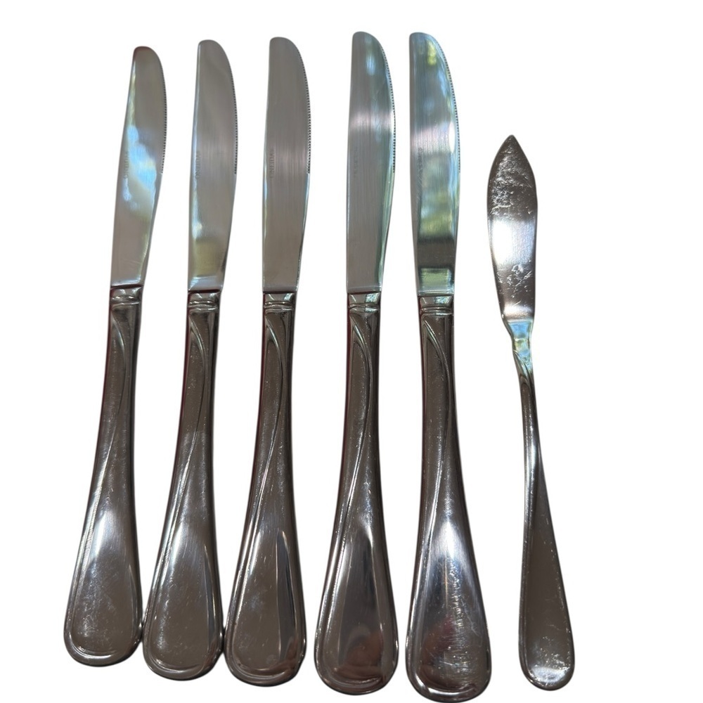 Oneida Flight Reliance 5 Stainless Serrated Dinner Knives and one Butter Knife